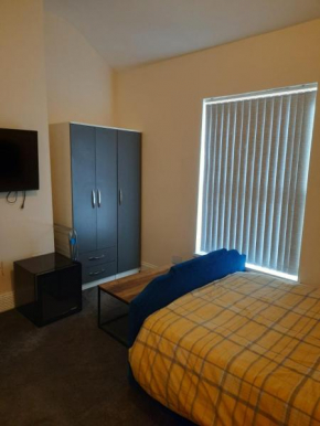 Lovely Bedroom with shared kitchen & bathroom Free parking